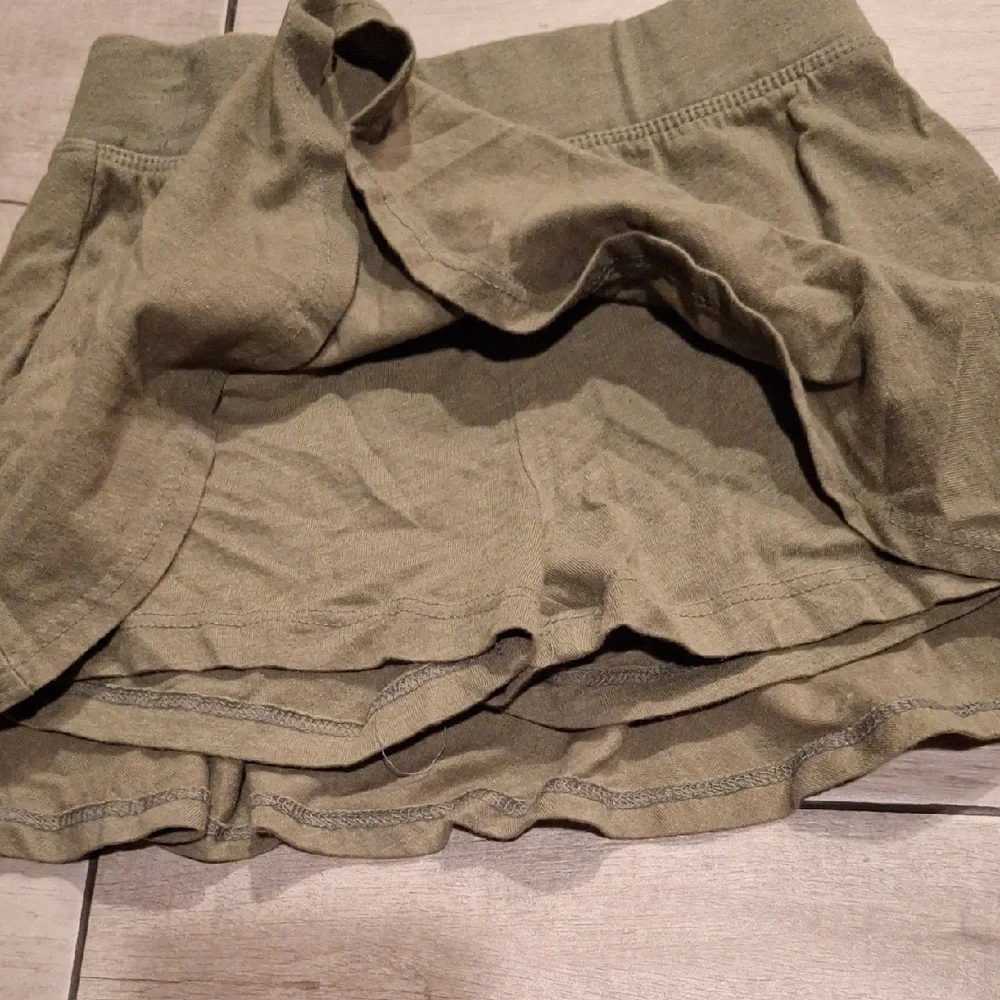 🦔Childrens Place Olive Green Skort💐